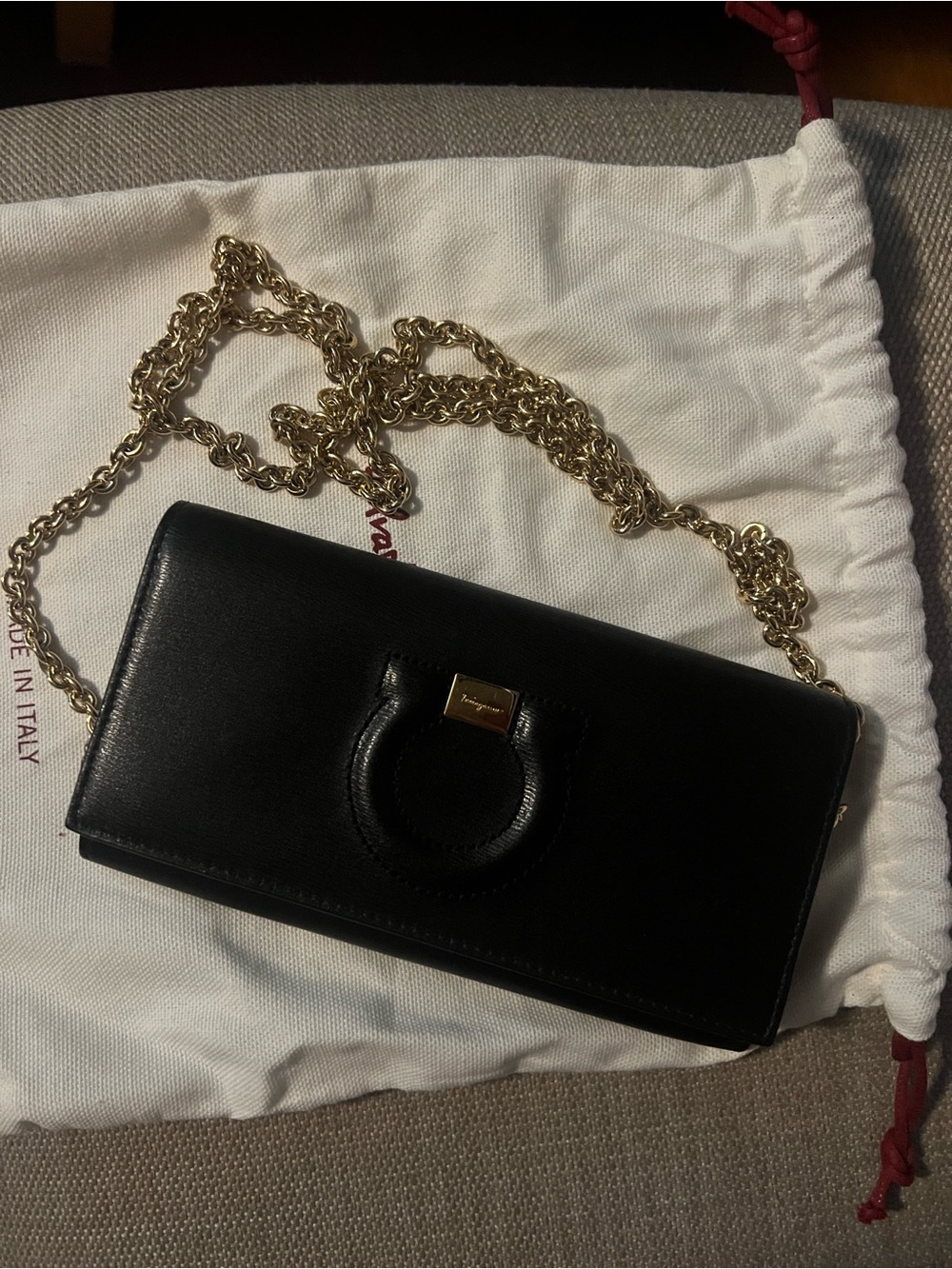 salvatore ferragamo gancio city wallet on chain